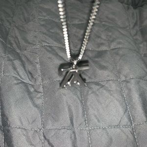 Louis Vuitton Upside Down Lv Necklace Setup